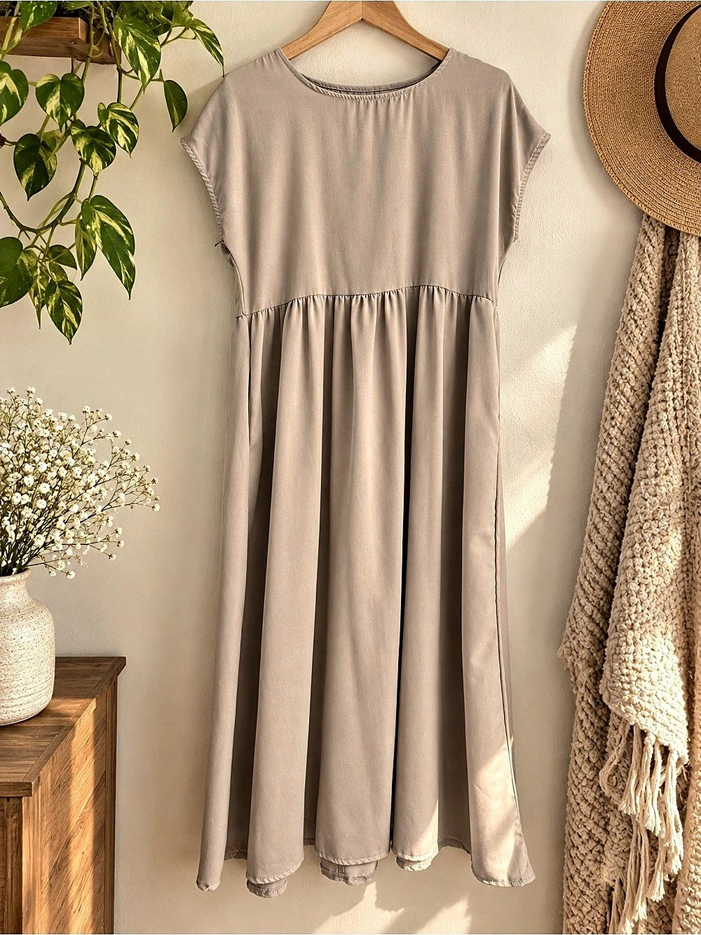 Beige Maxi Dress Like New - Has Pockets!